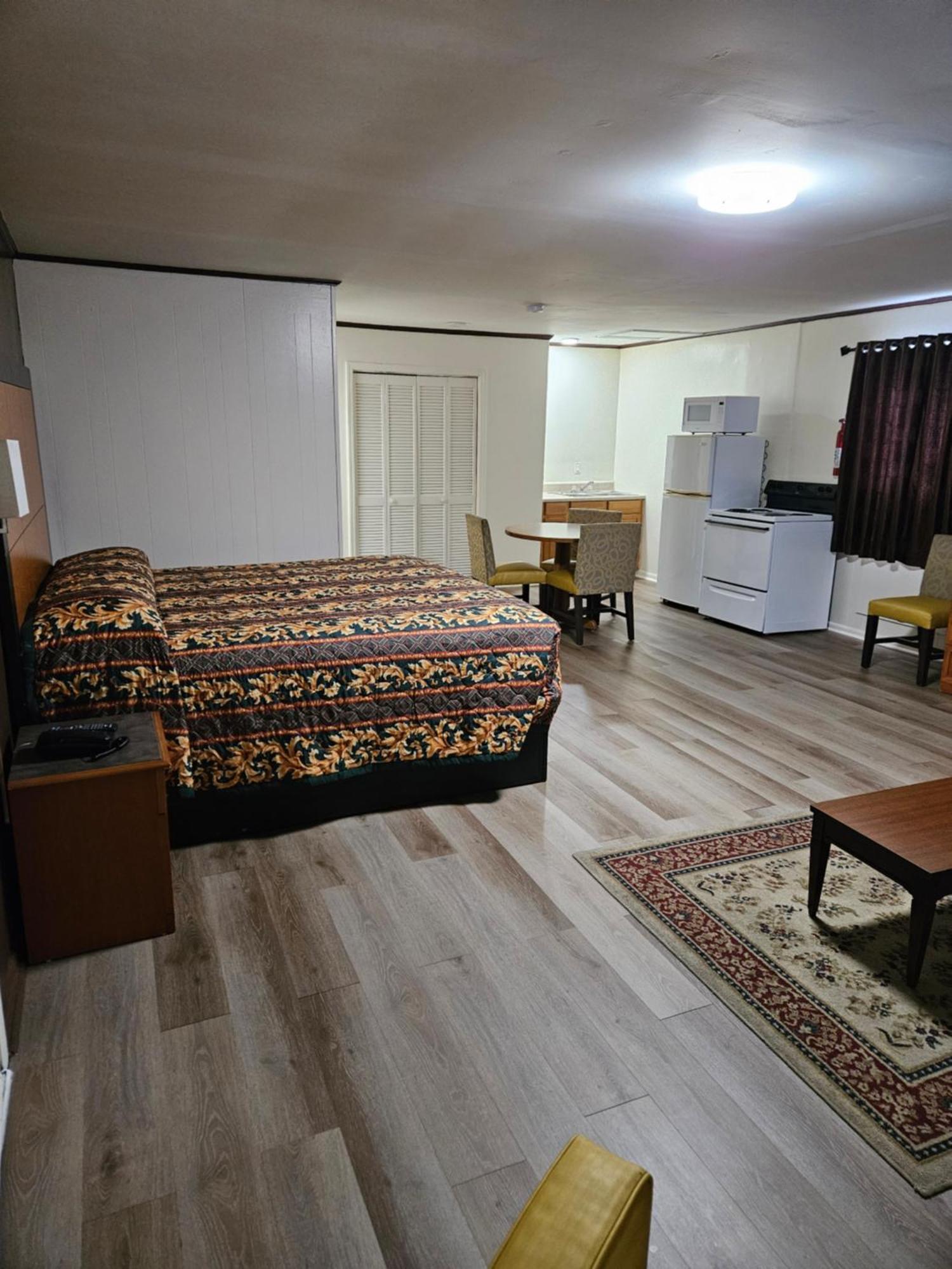 Traveler'S Inn Roanoke Bagian luar foto